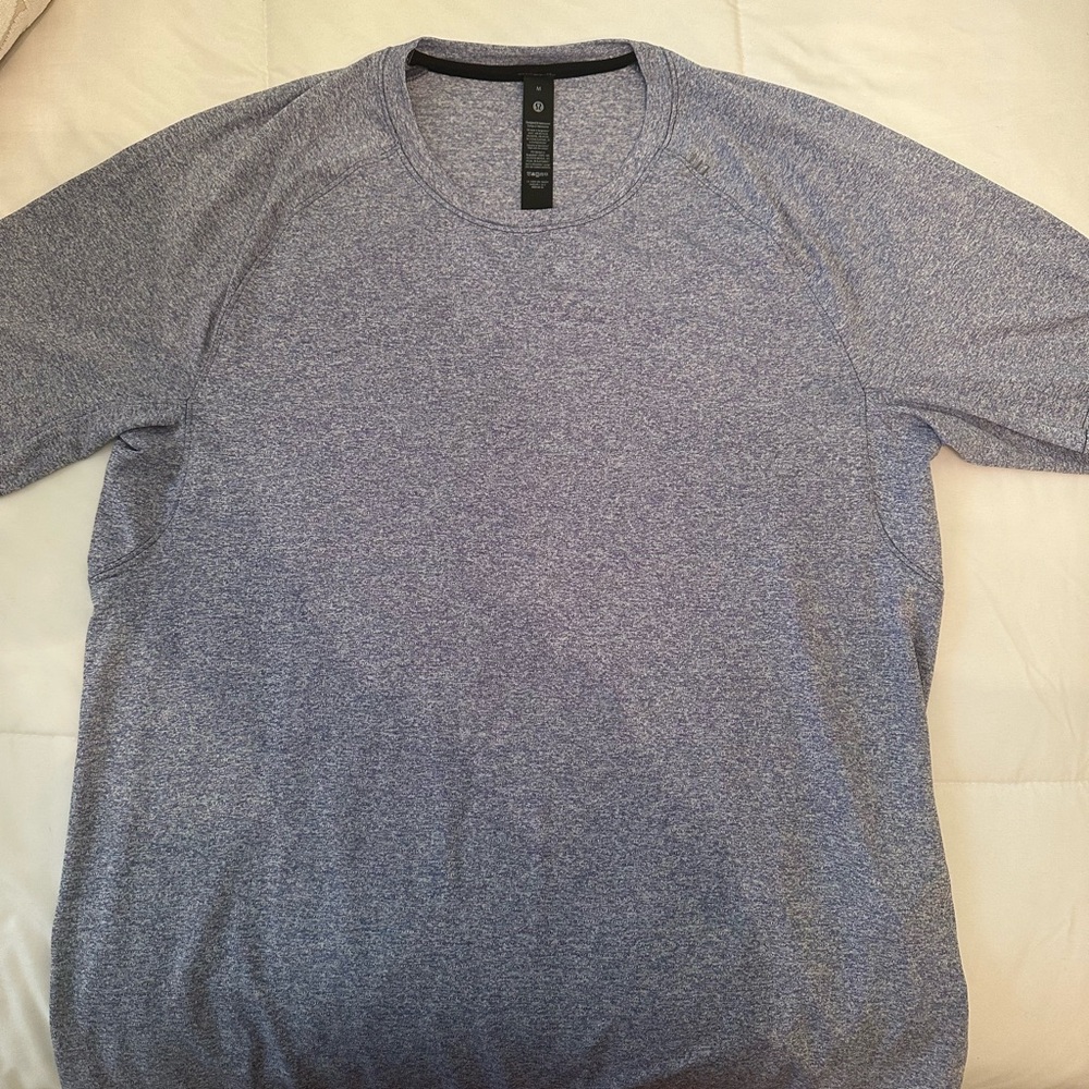 Men’s Lululemon size medium shirt